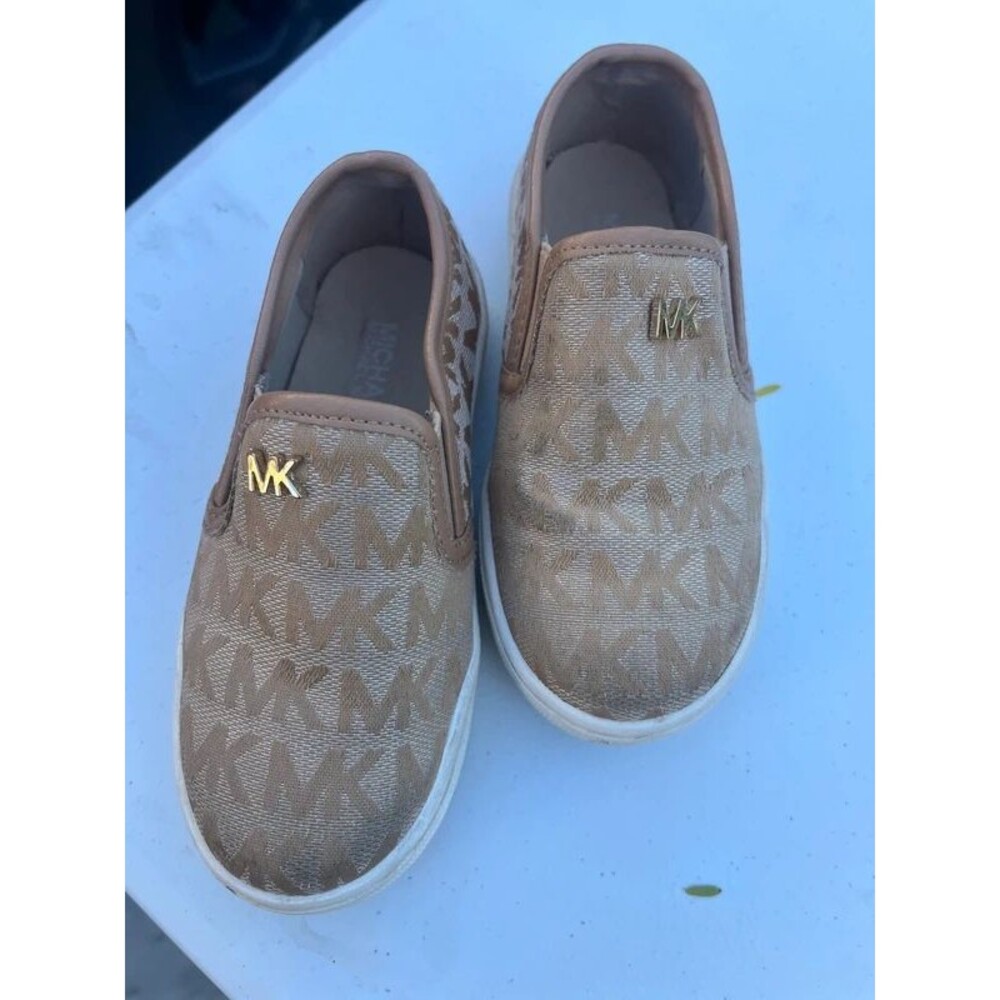 Slip on sneakers
